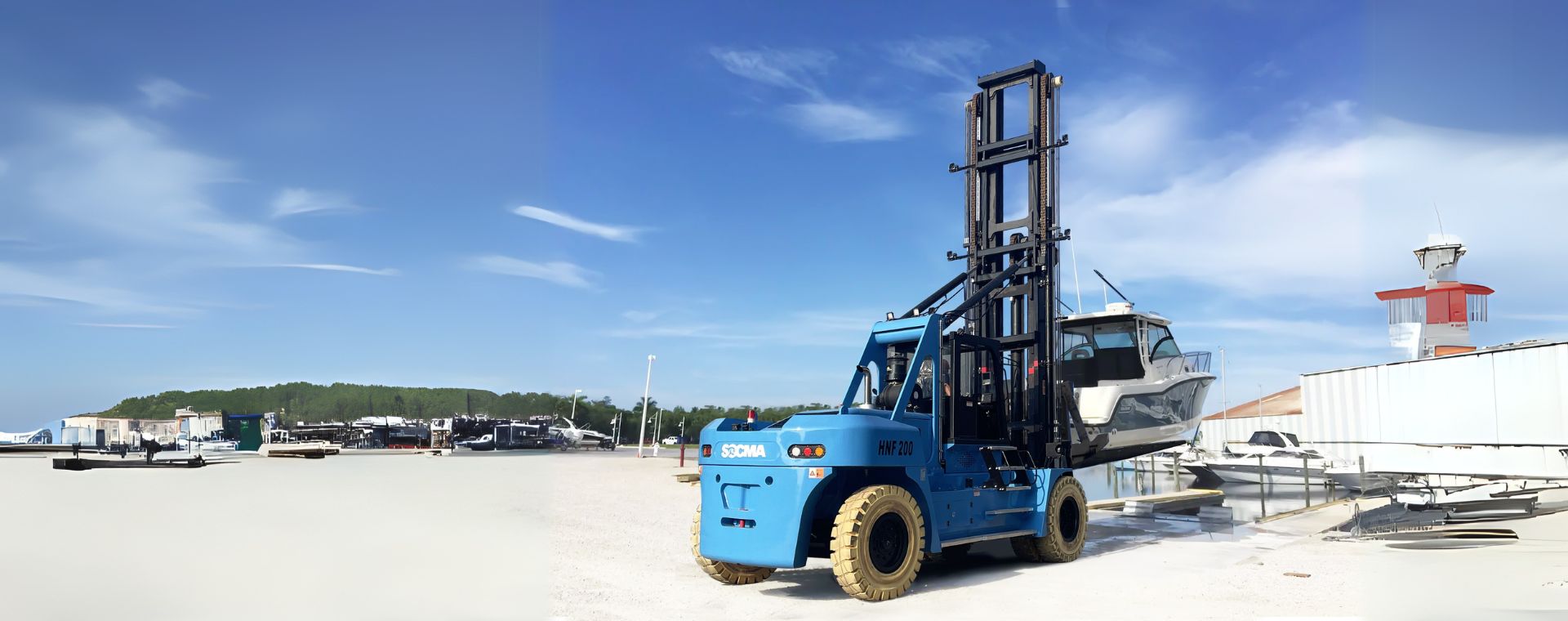 Solutions premium de manutention de bateaux avec les chariots élévateurs marins SOCMA
